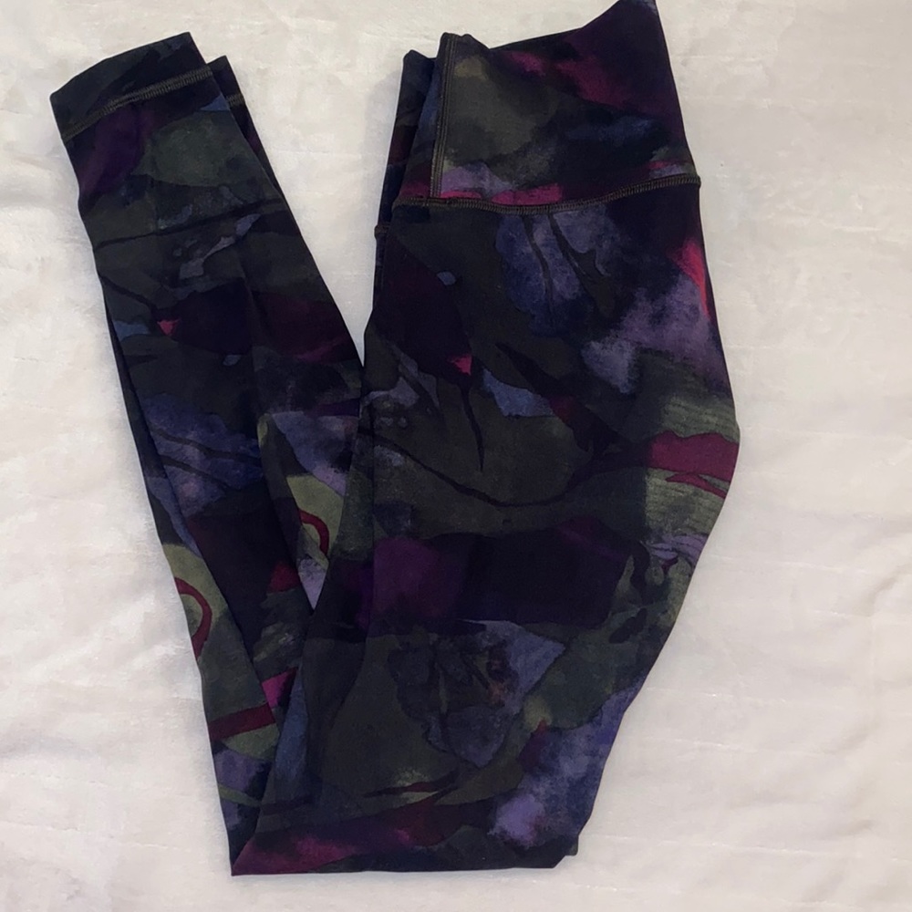 Lululemon Leggings, barely worn, Size 4.